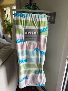 Kiss Oversized Plush Throw in Pastel Blue, Pink, Green and White